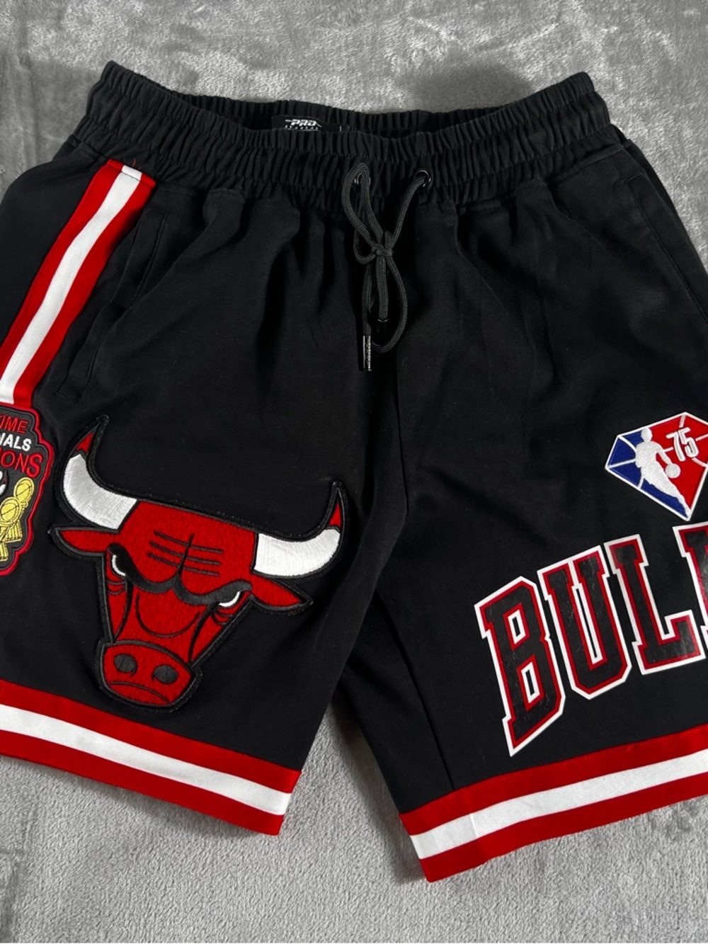 Pro Standard NBA Chicago Bulls Classic Chenille Men's Sz M Shorts Black Red